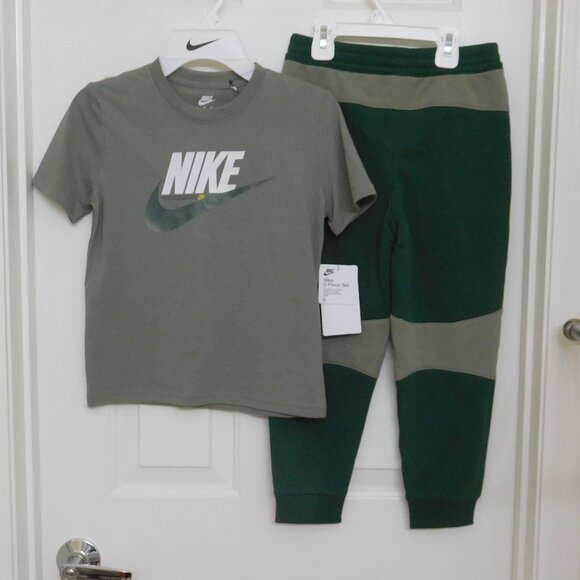 NWT 2pc Nike Swoosh Logo Shirt & Green Joggers Set sz 6 - Picture 2 of 2